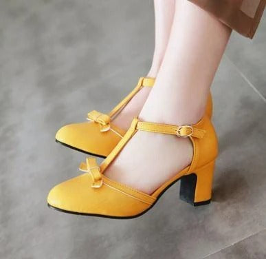 Les sale chaussures jaunes