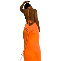 Robe d'été dos nu orange vintage-dressing portée par une femme